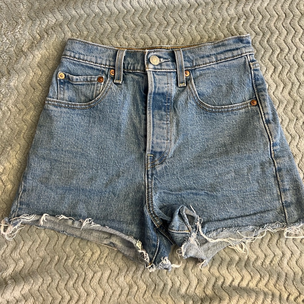 💕LEVIS RIBCAGE SHORTS💕